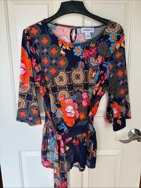 Peck & Peck Floral 3/4 Sleeve Tunic with Tie Front and gathered Back -Size M